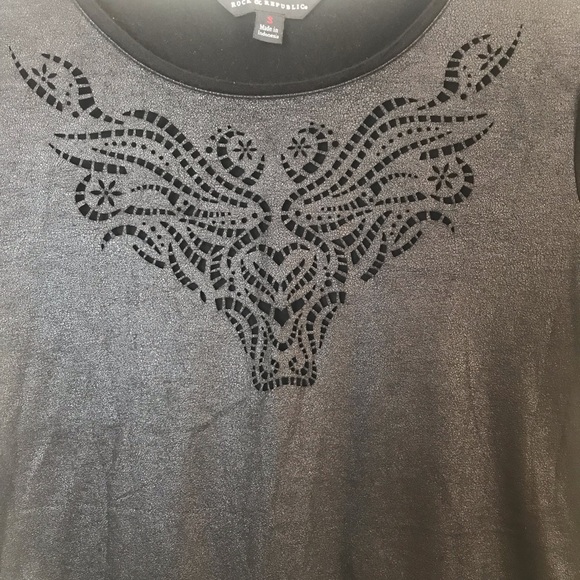 ROCK & REPUBLIC | Crewneck Tee - Picture 5 of 5